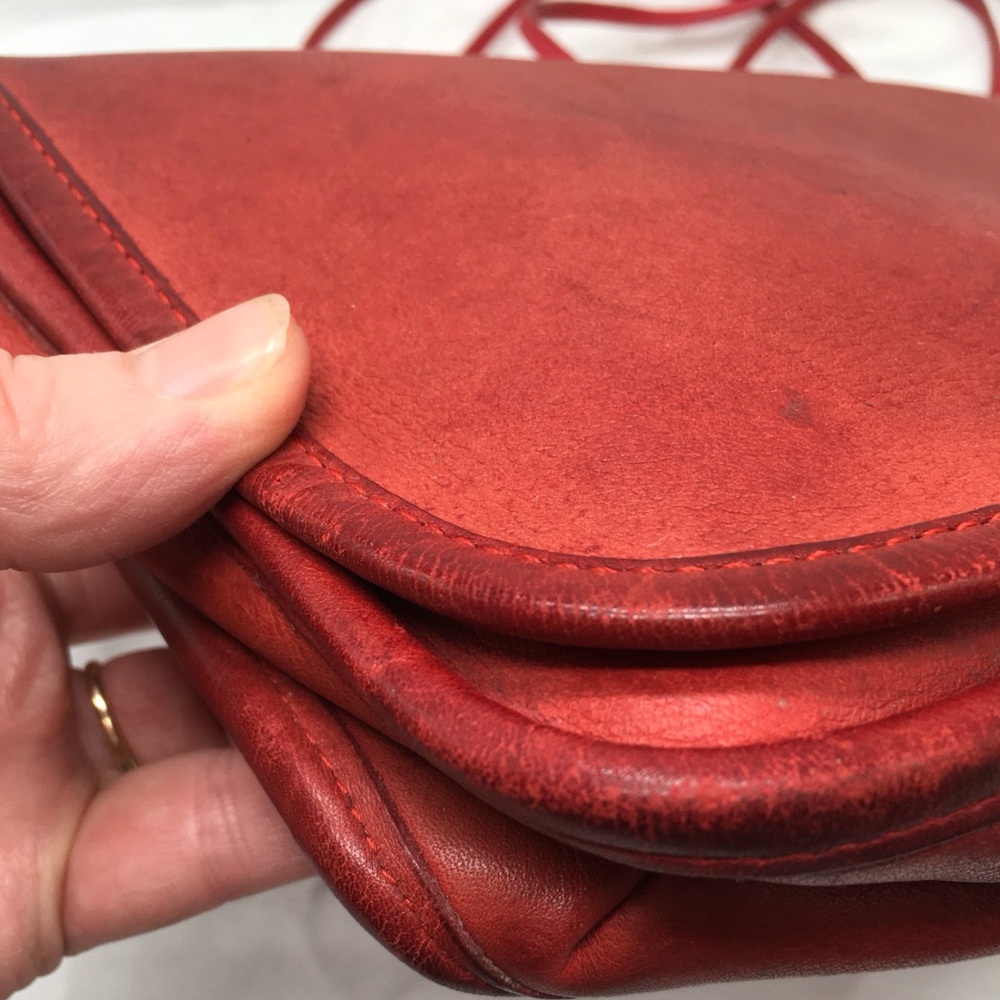 COACH Vintage Leather Flap TurnLock Messenger Shoulder Handbag Red NYC USA Small - Picture 15 of 16